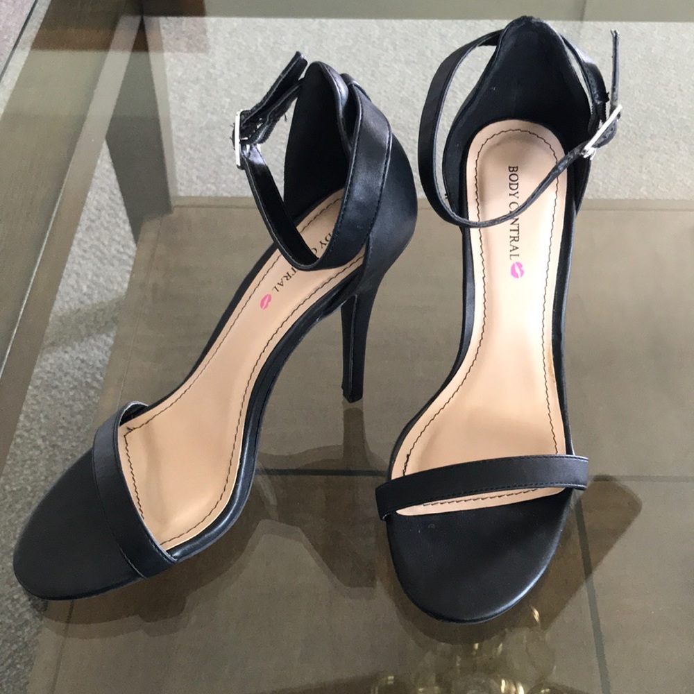 🆕 Black Strappy Heel